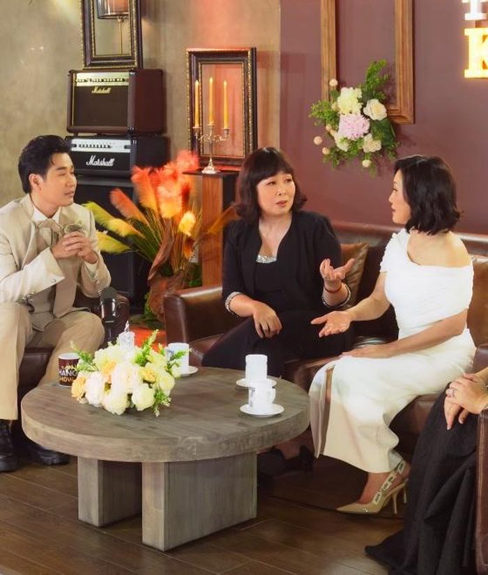 NSND Hồng Vân chia sẻ trong chương trình của MC Nguyên Khang.
