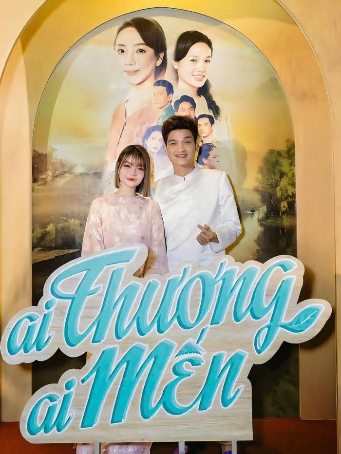 Bà xã Thảo Vy luôn đồng hành cùng Mạc Văn Khoa trong công việc và cuộc sống. Ảnh: FBNV