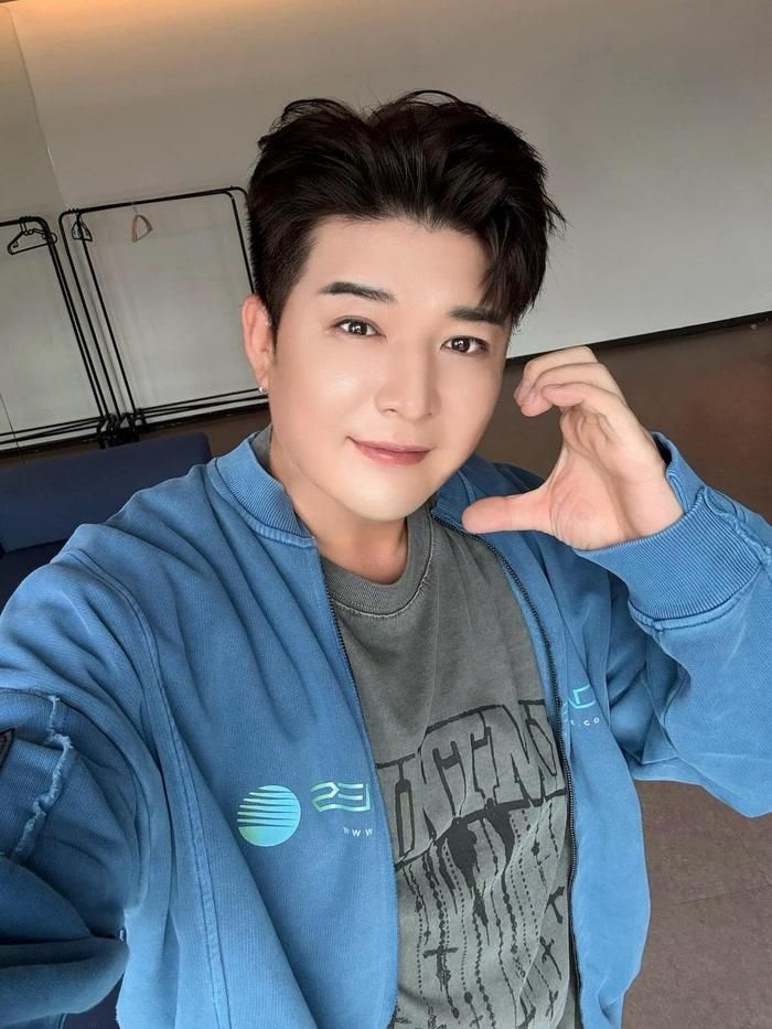 Trước đó, Shindong từng gây chú ý khi chia sẻ về hành trình giảm cân của mình. 