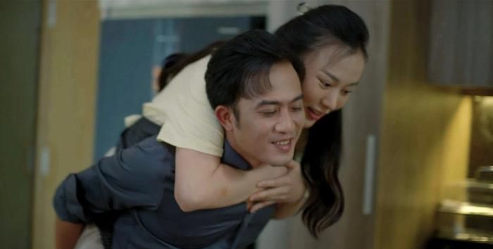 9 năm kể từ lần đầu đứng chung trong Lặng Yên Dưới Vực Sâu, Phương Oanh và Doãn Quốc Đam đã có thêm nhiều dấu mốc riêng trong sự nghiệp.