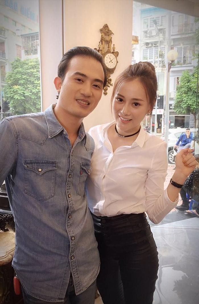 Mối duyên của Phương Oanh và Doãn Quốc Đam bắt đầu từ Lặng Yên Dưới Vực Sâu năm 2017, một năm sau, cả hai cùng tái hợp trong Quỳnh Búp Bê. 