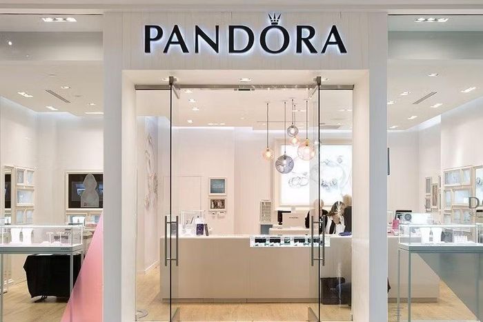 Pandora hiện có khoảng 7.000 điểm bán tại hơn 100 quốc gia và vùng lãnh thổ
