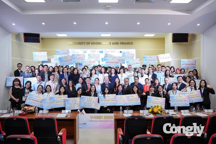 18 trường đại học tranh tài tại chung kết Hòa giải thương mại Việt Nam. Ảnh: UEF.