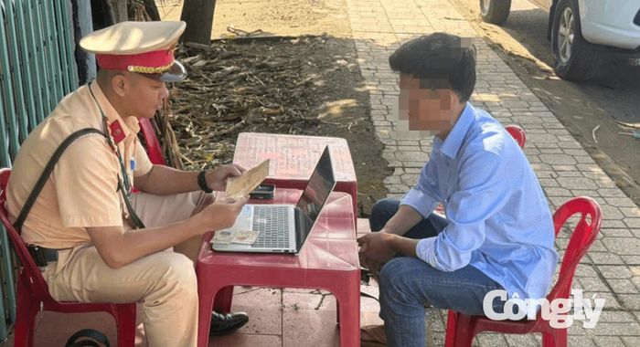 Công an không yêu cầu người dân nộp phạt qua tin nhắn.
