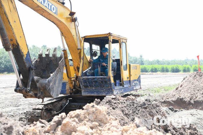 Hình ảnh đội K và dân quân thường trực thực hiện nhiệm vụ tìm kiếm, quy tập HCLS.