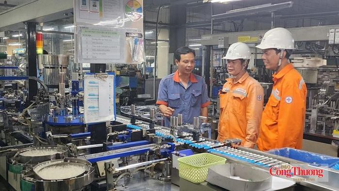 EVNHCMC bảo đảm cung cấp điện an toàn, đáp ứng nhu cầu sản xuất, kinh doanh và sinh hoạt của TP. Hồ Chí Minh.