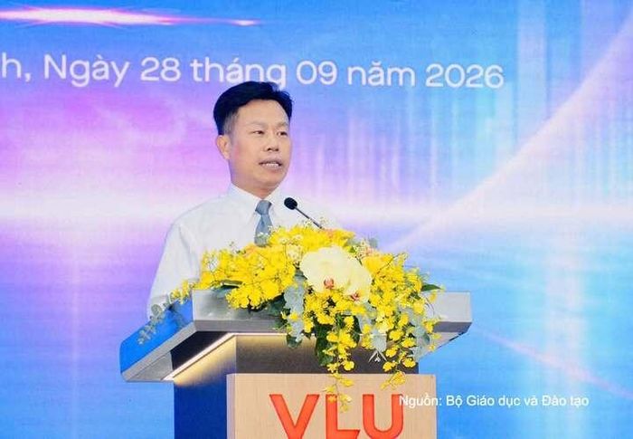 Thứ trưởng Bộ Giáo dục và Đào tạo Lê Quân phát biểu tại diễn đàn.