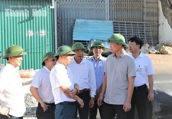 Chủ tịch UBND tỉnh Tô Anh Dũng kiểm tra, chỉ đạo đẩy nhanh thi công Dự án mở rộng đại lộ Lê Lợi đoạn từ ngã tư Phú Sơn đến cầu Đống, thành phố Thanh Hóa (cũ).