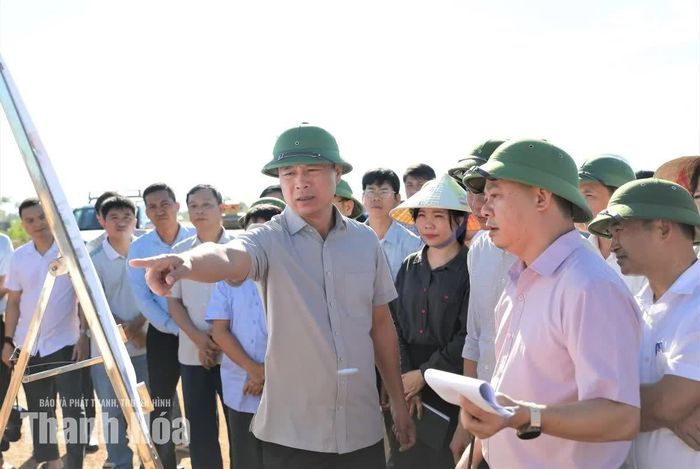 Chủ tịch UBND tỉnh Tô Anh Dũng chỉ đạo đẩy nhanh thi công tuyến đường nối thành phố Thanh Hóa (cũ) với Cảng hàng không Thọ Xuân, đoạn từ cầu Nỏ Hẻn đến đường tỉnh 514.