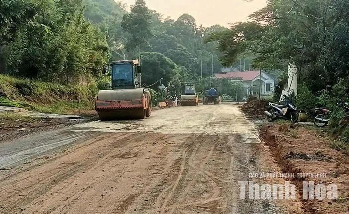 Đường giao thông cụm dân cư Cao Xuân, thôn Vân Hòa, xã Ngọc Lặc đang hoàn thiện.
