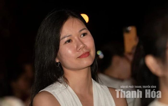 Sau những lớp cảm xúc cuộn trào, đọng lại vẫn là một nụ cười bình thản.