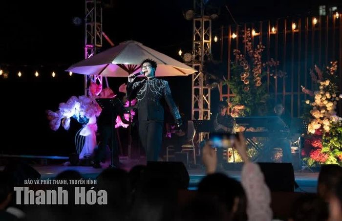 Ca sĩ Ninh Trịnh Quang Minh gửi gắm tâm sự qua thanh âm da diết về ngày mưa cũ.