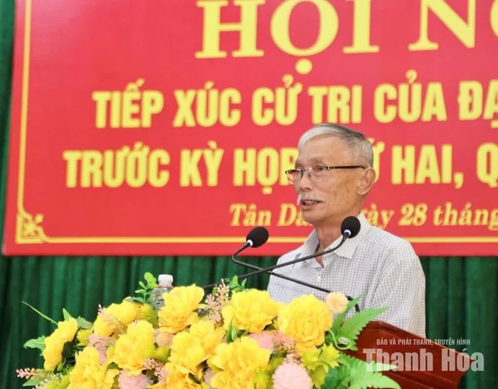 Cử tri phường Tân Dân phát biểu ý kiến tại hội nghị.