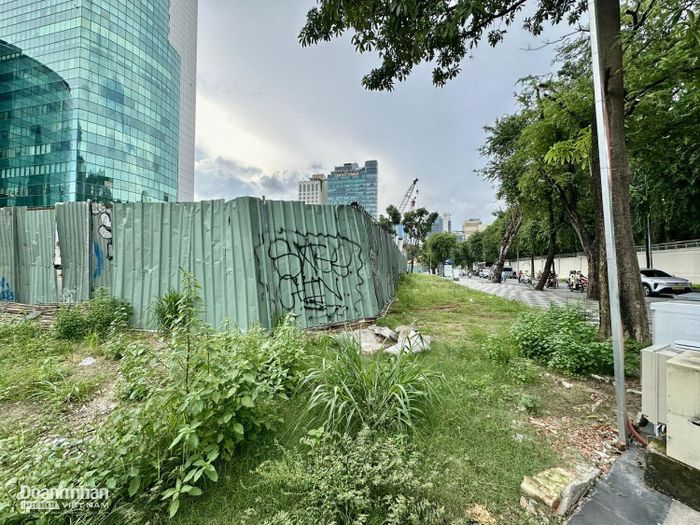 Tuy nhiên, sau thời điểm KIDO đầu tư vào Công ty Lavenue, một loạt cán bộ TP HCM đã bị bắt do liên quan tới khu đất trên vì giao đất không qua đấu giá. Tại phiên tòa xét xử năm 2020, Hội đồng xét xử tuyên thu hồi khu đất, giao UBND TP HCM quản lý, sử dụng. Lavenue đồng thời phải hoàn trả phần tiền góp vốn cho KIDO theo phán quyết của tòa.