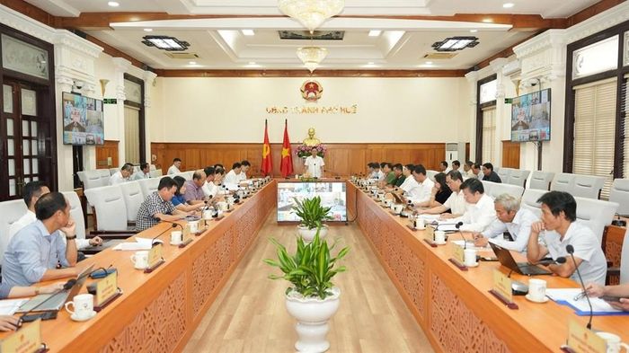 Toàn cảnh phiên họp. Ảnh: UBND TP Huế