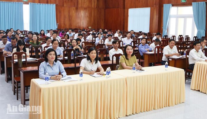 Đại biểu tại hội nghị.