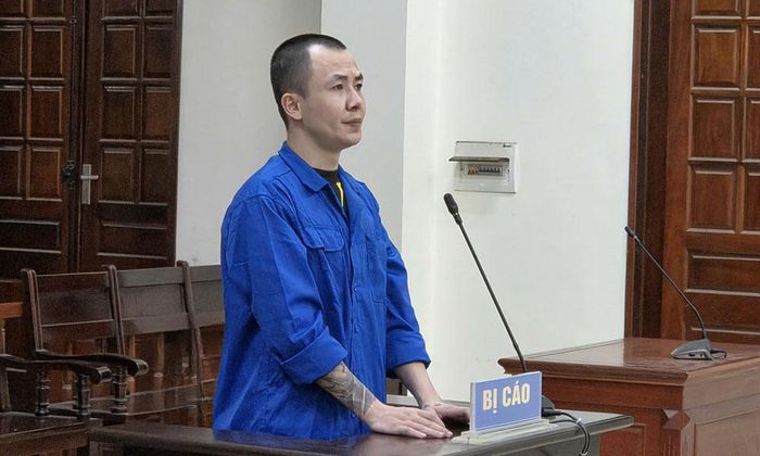 Bị cáo Mồng Văn Hiếu nghe tuyên án.