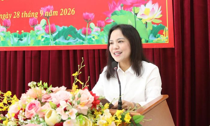  Đồng chí Nguyễn Thị Kim Dung, Thành ủy viên, Bí thư Đảng ủy, Hiệu trưởng Trường Chính trị Nguyễn Văn Cừ phát biểu tại hội thảo.  