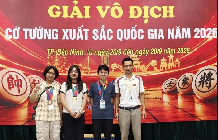 Ban huấn luyện và các kỳ thủ giành huy chương (đoàn Bắc Ninh) chụp ảnh lưu niệm tại buổi trao giải. 