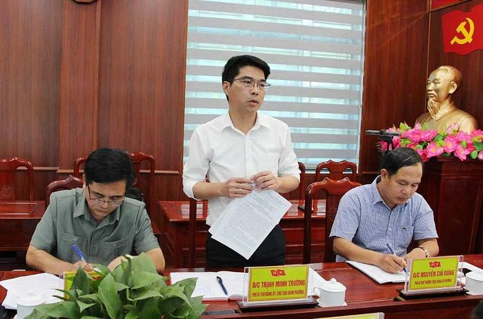 Đồng chí Trịnh Minh Trường, Phó Bí thư Đảng ủy, Chủ tịch UBND phường phát biểu tại hội nghị.