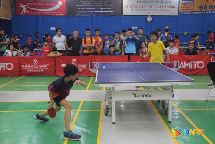 Vận động viên thi đấu tại Giải bóng bàn thanh thiếu niên, nhi đồng các câu lạc bộ thành phố Đà Nẵng mở rộng năm 2026. Ảnh: PHI NÔNG