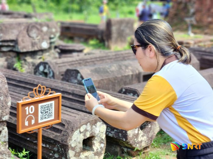 Mỹ Sơn ứng dụng công nghệ để du khách dễ dàng tiếp cận với các kiến thức về đền tháp Mỹ Sơn. Ảnh: Phi Thành