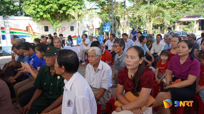 Khán giả đến xem, cổ vũ gameshow ở nhiều lứa tuổi.