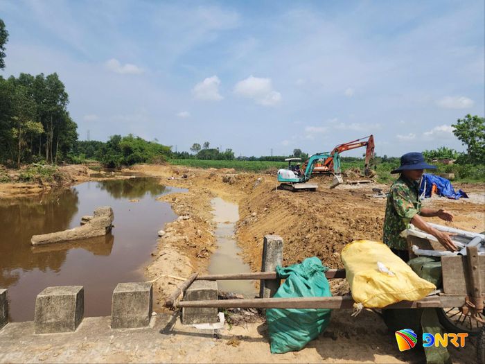 Xã Duy Xuyên triển khai kè lại cầu Đất Đỏ nhằm ứng phó thiên tai năm 2026. Ảnh: NGỌC QUỐC