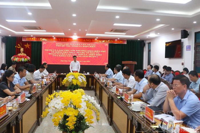 Đồng chí Nguyễn Văn Thắng, Phó Bí thư Tỉnh ủy cùng đoàn công tác làm việc với phường Điện Biên Phủ.