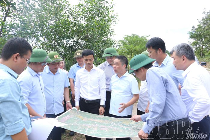 Đồng chí Nguyễn Văn Thắng Phó Bí thư Tỉnh ủy và đoàn công tác đã khảo sát khu vực nút giao IC5, phường Mường Mường Thanh.