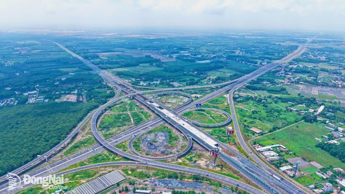 Một dự án hạ tầng giao thông kết nối vào Sân bay Long Thành đang trong giai đoạn hoàn thiện.Ảnh: Công Nghĩa