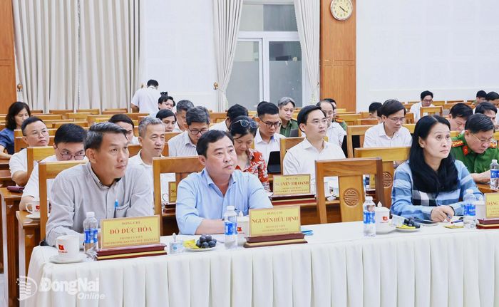 Các đại biểu thành phố Đồng Nai tham dự phiên họp trực tuyến. Ảnh: Công Nghĩa