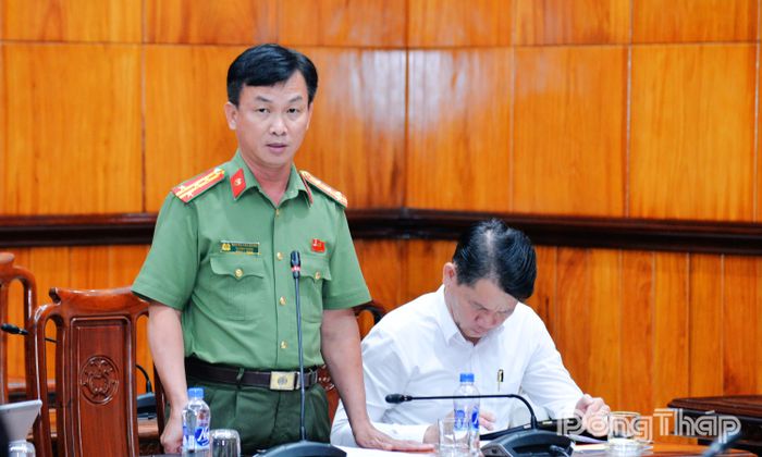 Đại diện Công an tỉnh thông tin xử lý người dân tỉnh Đồng Tháp trên tàu vượt ranh giới cho phép khai thác trên biển.