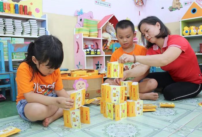  Giáo viên mầm non nếu có nguyện vọng có thể nghỉ hưu ở tuổi thấp hơn so với tuổi nghỉ hưu của người lao động trong điều kiện lao động bình thường, nhưng tối đa không quá 5 năm. Ảnh minh họa: M.T 