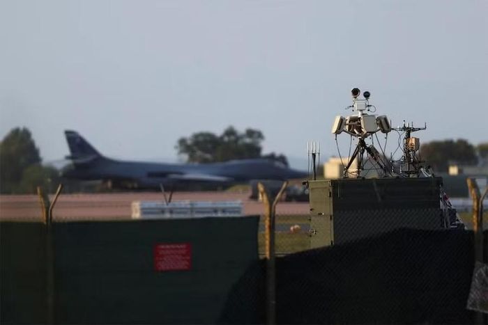 Căn cứ RAF Fairford, nơi cảnh sát Anh bắt 5 nghi phạm khủng bố. Ảnh: Reuters 