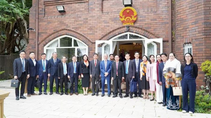 Đoàn công tác tỉnh Gia Lai thăm Lãnh sự quán Việt Nam tại Sydney. Ảnh: Ngọc Luận