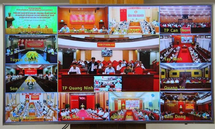  Phiên họp được tổ chức theo hình thức trực tiếp từ trụ sở Chính phủ kết nối trực tuyến tới các tỉnh, thành trên cả nước. Ảnh: T.L 