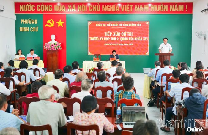 Quang cảnh buổi tiếp xúc.