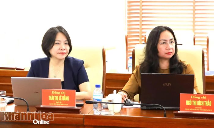 Các đại biểu tham dự phiên họp tại điểm cầu Tỉnh ủy Khánh Hòa.