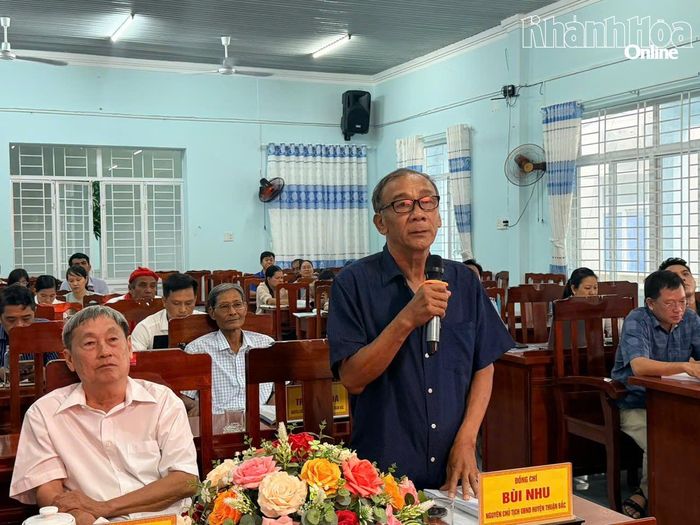 Đại biểu góp ý dự thảo.