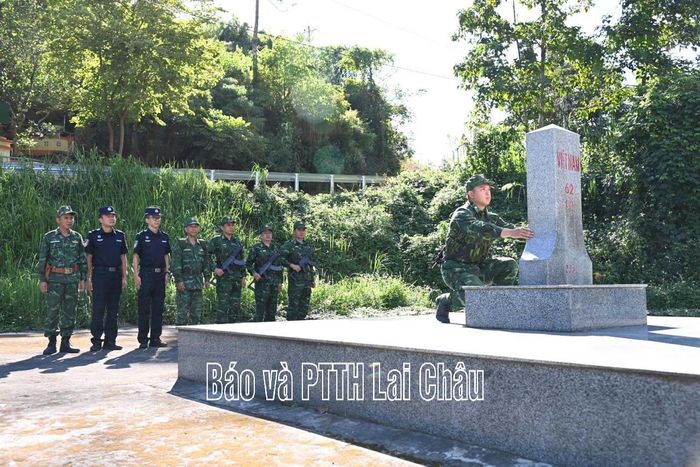 ... tuần tra tại khu vực mốc giới 62 (2).