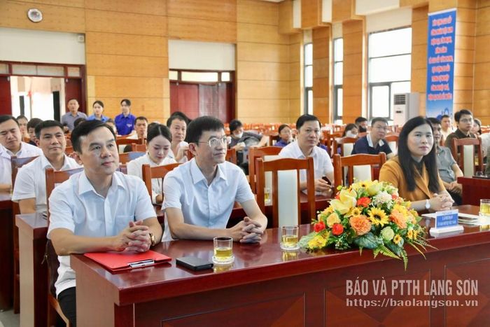 Các đại biểu dự khai mạc