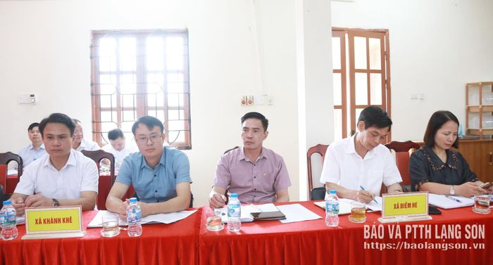 Các đại biểu dự buổi làm việc