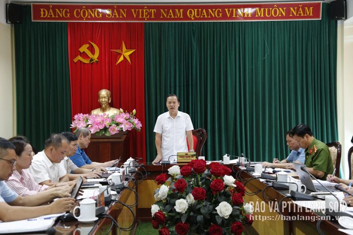 Đồng chí Phùng Quang Hội, Ủy viên Ban Thường vụ Tỉnh ủy, Bí thư Đảng ủy, Chủ tịch HĐND phường Đông Kinh phát biểu chỉ đạo