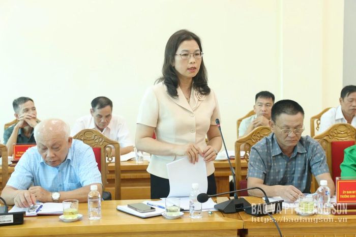 Đại diện Ủy ban MTTQ Việt Nam xã Bắc Sơn nêu ý kiến tại hội thảo