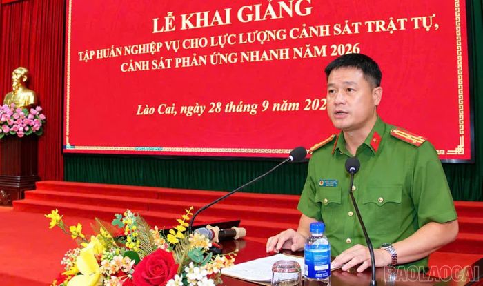 Thượng tá Nguyễn Huy Hiệp - Phó Giám đốc Công an tỉnh Lào Cai phát biểu tại lễ khai giảng.