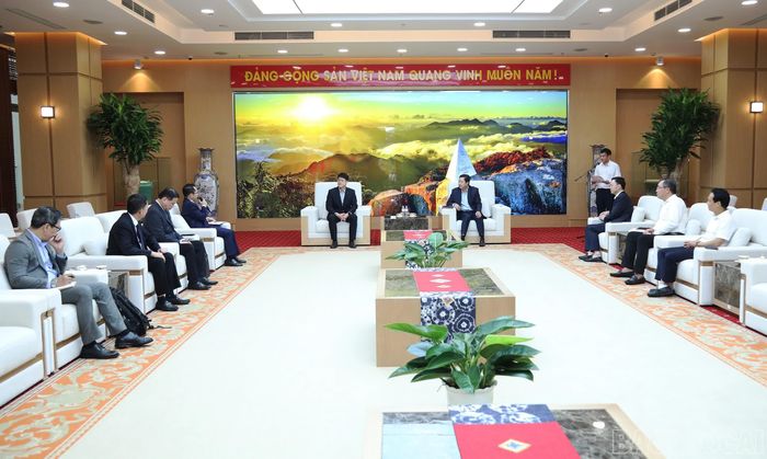 Quang cảnh buổi làm việc.