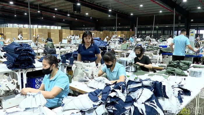 Công ty TNHH Unico Global YB thường xuyên phải tuyển thêm công nhân.