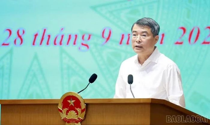 Thủ tướng Chính phủ Lê Minh Hưng phát biểu kết luận phiên họp.