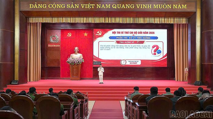 Thí sinh thực hiện phần thi xử lý tình huống tại Hội thi.